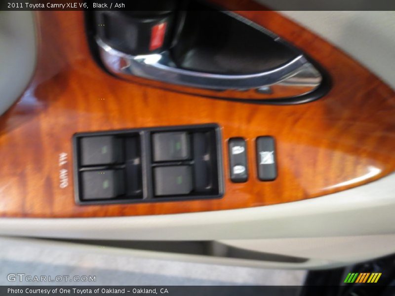 Black / Ash 2011 Toyota Camry XLE V6