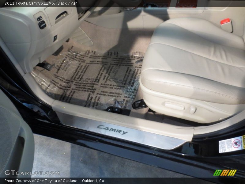 Black / Ash 2011 Toyota Camry XLE V6