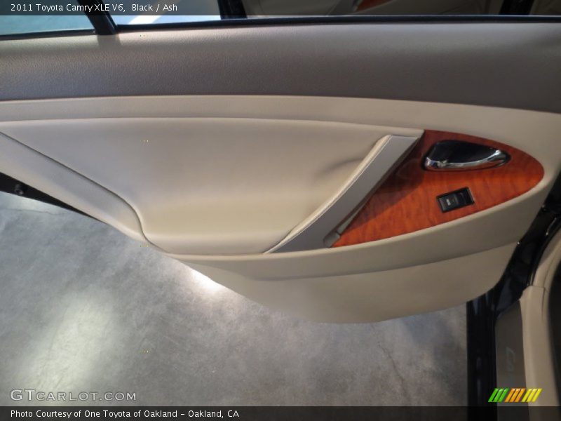 Black / Ash 2011 Toyota Camry XLE V6