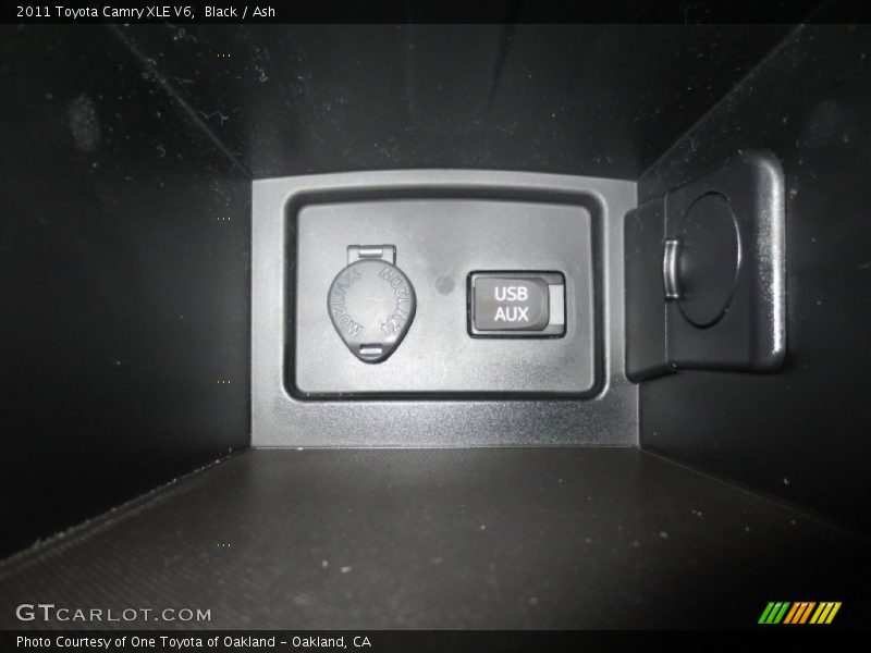 Black / Ash 2011 Toyota Camry XLE V6