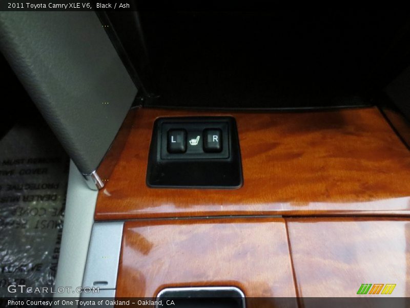 Black / Ash 2011 Toyota Camry XLE V6