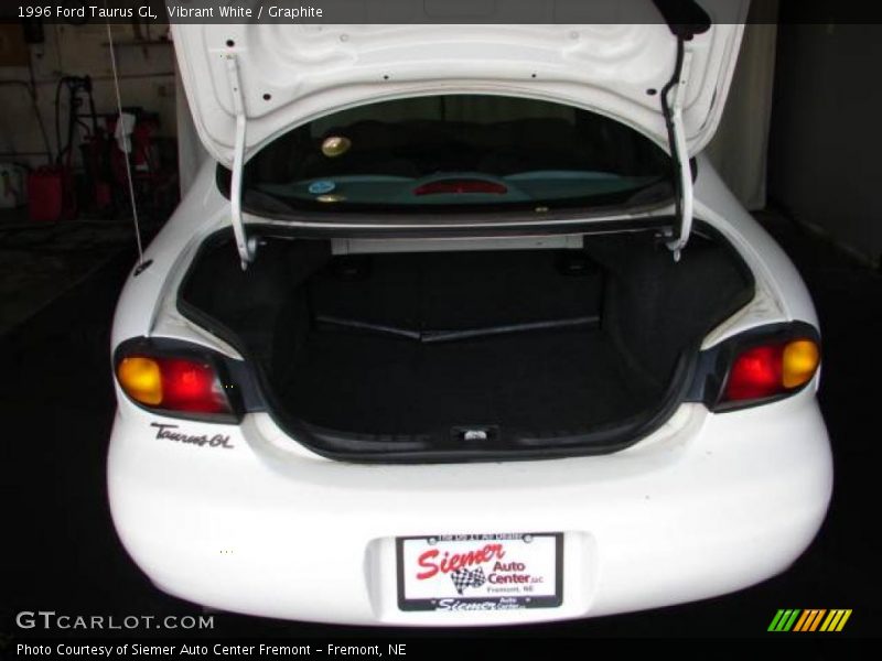 Vibrant White / Graphite 1996 Ford Taurus GL