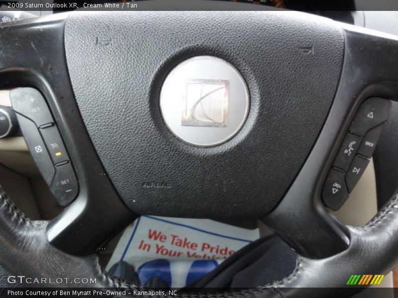 Cream White / Tan 2009 Saturn Outlook XR