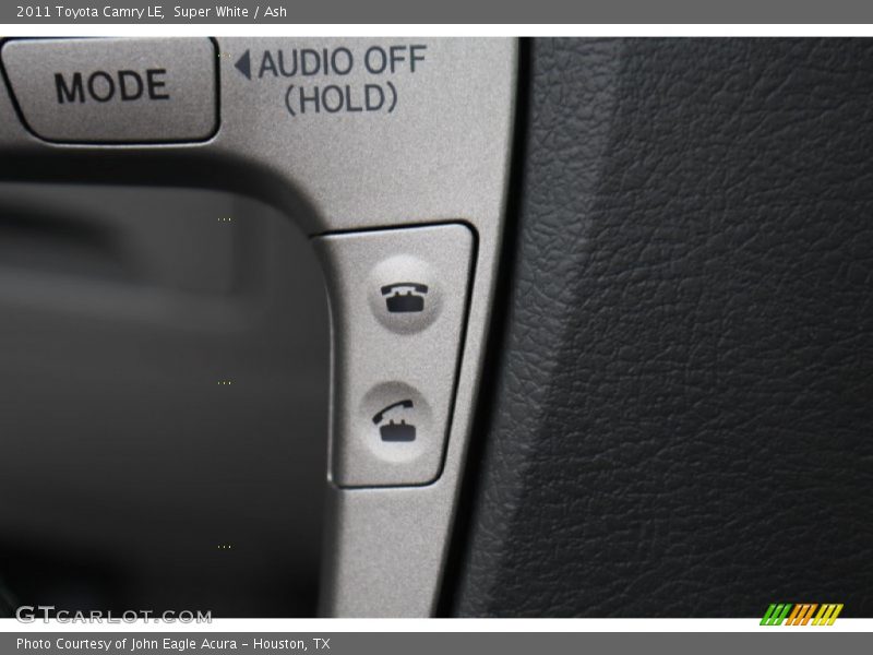 Controls of 2011 Camry LE