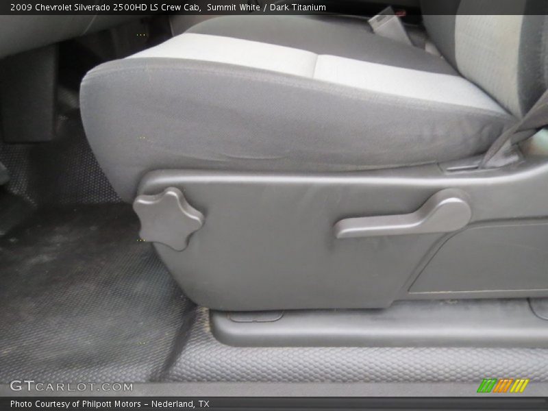 Front Seat of 2009 Silverado 2500HD LS Crew Cab