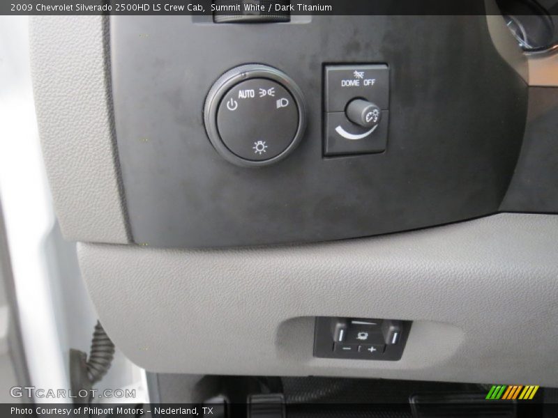 Controls of 2009 Silverado 2500HD LS Crew Cab