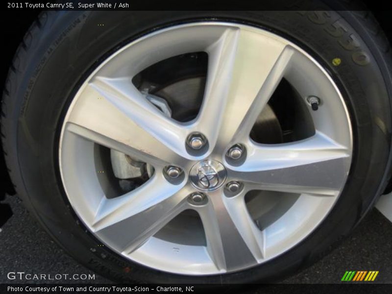 Super White / Ash 2011 Toyota Camry SE