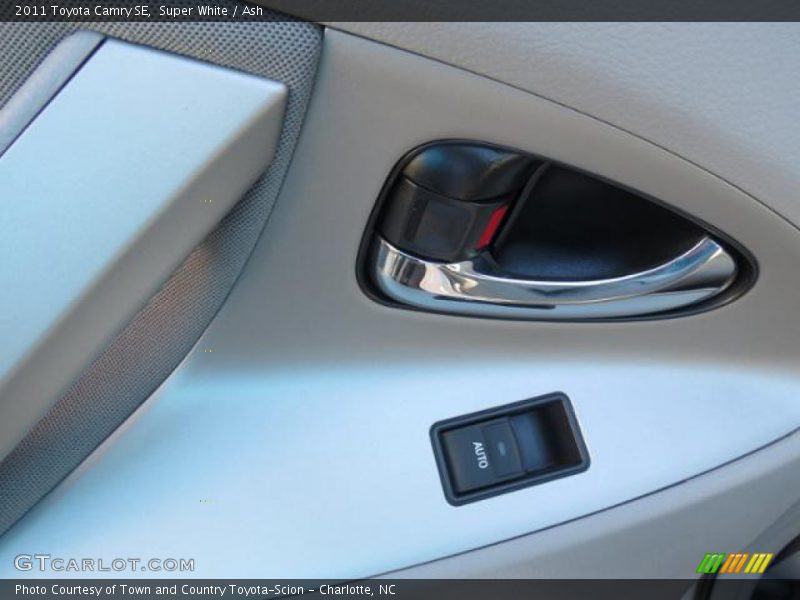 Super White / Ash 2011 Toyota Camry SE