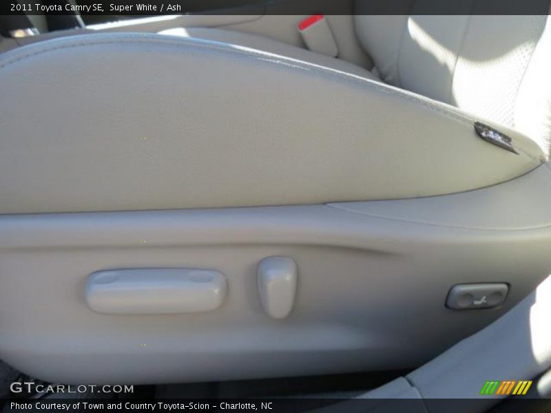 Super White / Ash 2011 Toyota Camry SE