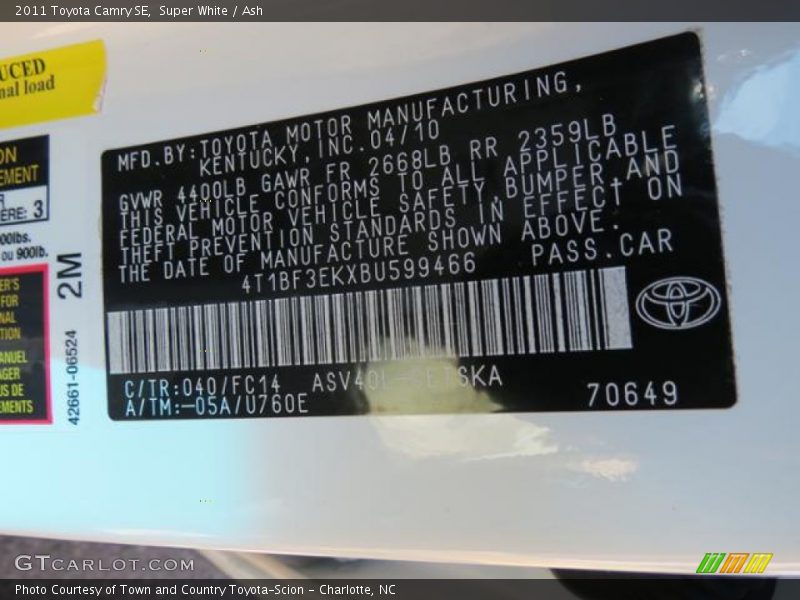 Super White / Ash 2011 Toyota Camry SE