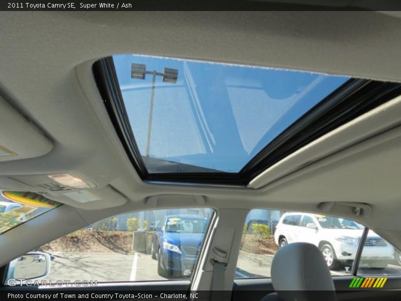 Super White / Ash 2011 Toyota Camry SE