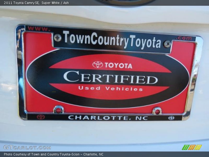 Super White / Ash 2011 Toyota Camry SE