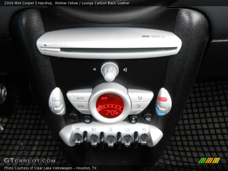 Controls of 2009 Cooper S Hardtop