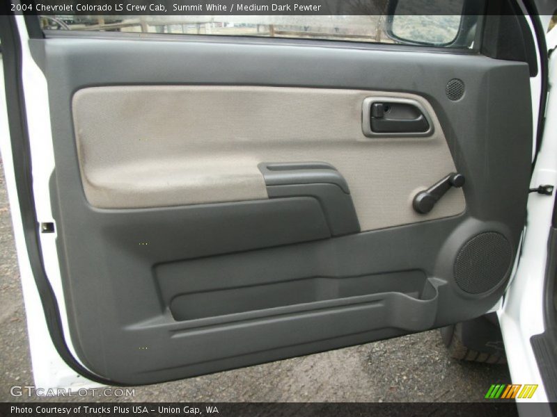 Door Panel of 2004 Colorado LS Crew Cab
