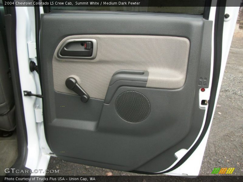 Door Panel of 2004 Colorado LS Crew Cab