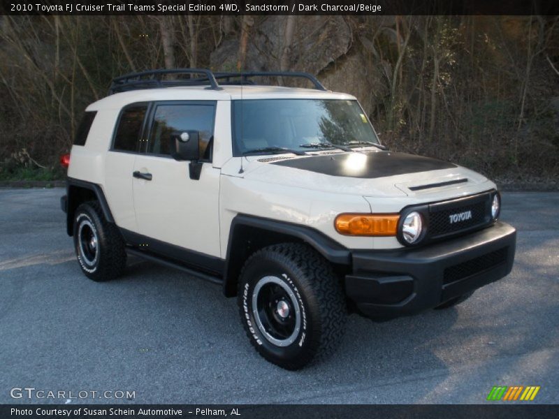 Front 3/4 View of 2010 FJ Cruiser Trail Teams Special Edition 4WD