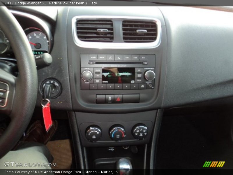 Redline 2-Coat Pearl / Black 2013 Dodge Avenger SE