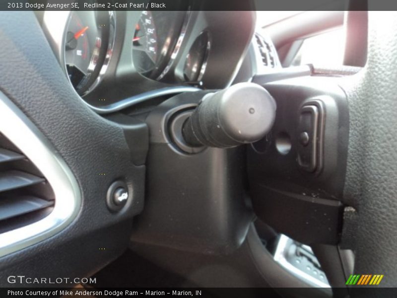 Redline 2-Coat Pearl / Black 2013 Dodge Avenger SE