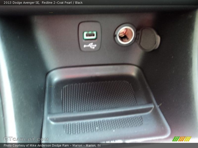 Redline 2-Coat Pearl / Black 2013 Dodge Avenger SE