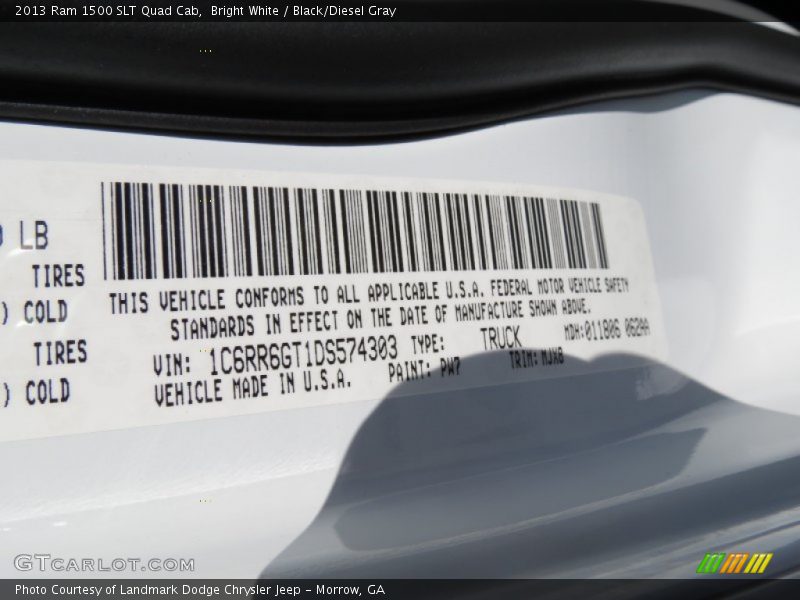 Bright White / Black/Diesel Gray 2013 Ram 1500 SLT Quad Cab