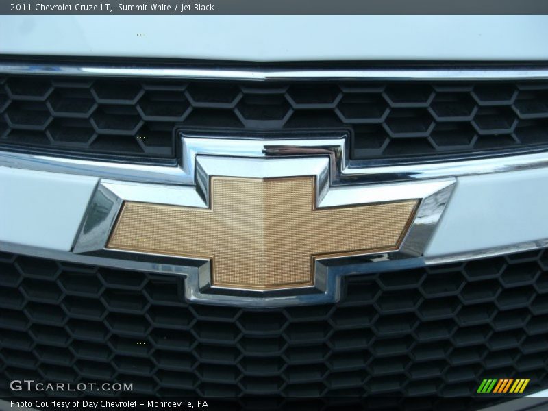 Summit White / Jet Black 2011 Chevrolet Cruze LT