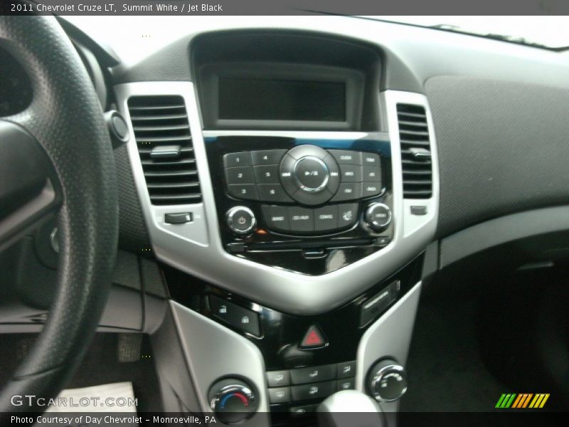 Summit White / Jet Black 2011 Chevrolet Cruze LT