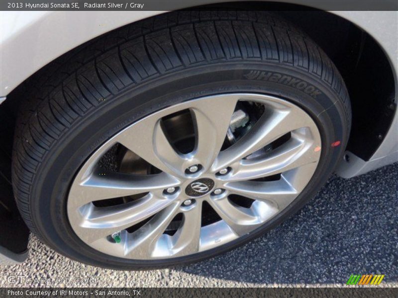 Radiant Silver / Gray 2013 Hyundai Sonata SE