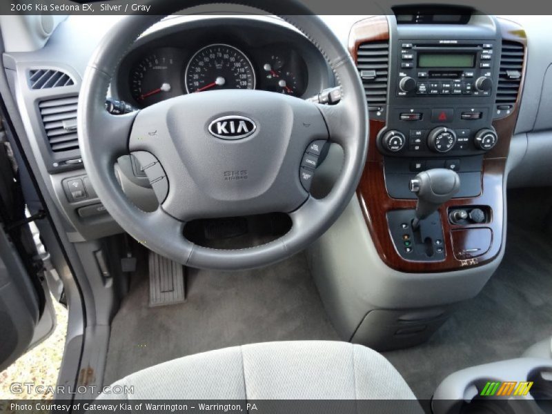 Dashboard of 2006 Sedona EX