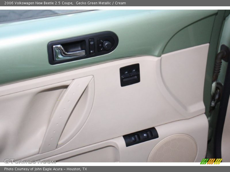 Gecko Green Metallic / Cream 2006 Volkswagen New Beetle 2.5 Coupe