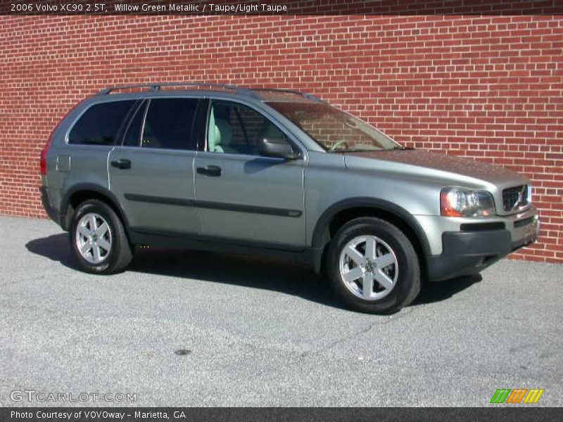 Front 3/4 View of 2006 XC90 2.5T