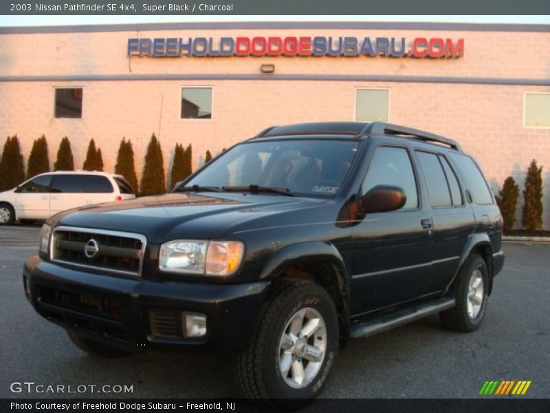 Super Black / Charcoal 2003 Nissan Pathfinder SE 4x4