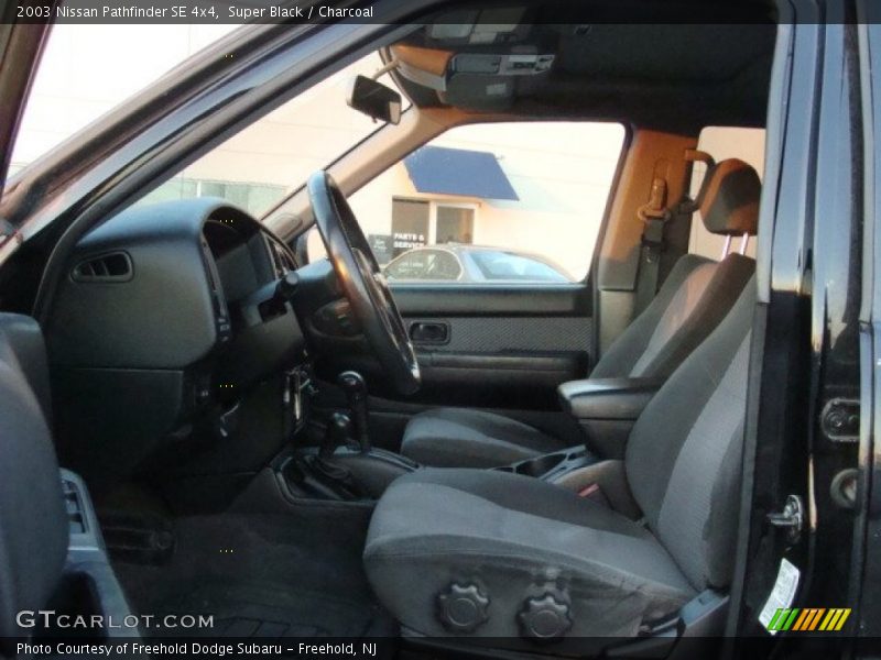Super Black / Charcoal 2003 Nissan Pathfinder SE 4x4