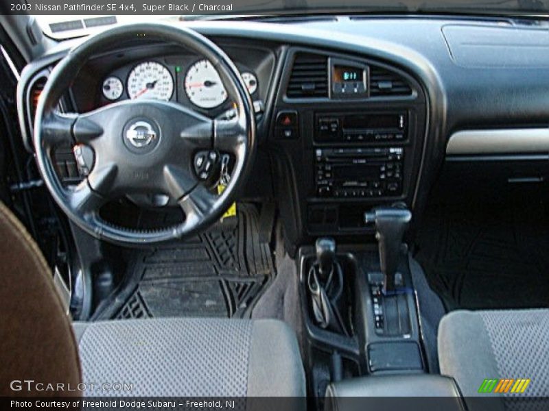 Super Black / Charcoal 2003 Nissan Pathfinder SE 4x4