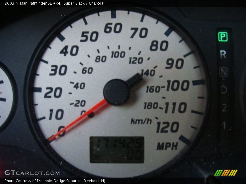 Super Black / Charcoal 2003 Nissan Pathfinder SE 4x4