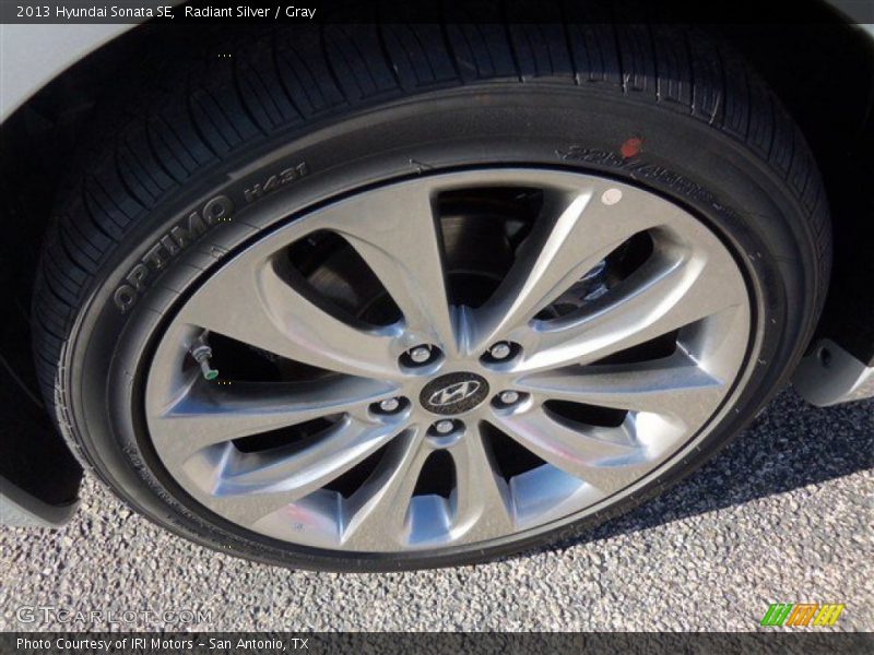 Radiant Silver / Gray 2013 Hyundai Sonata SE