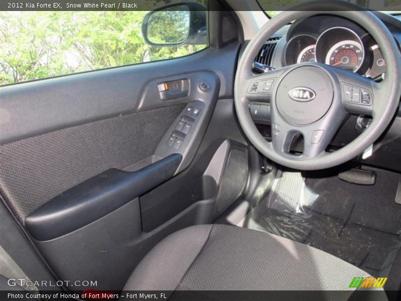 Snow White Pearl / Black 2012 Kia Forte EX