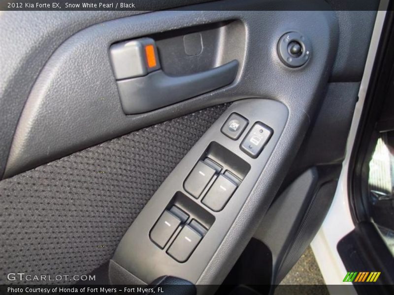Snow White Pearl / Black 2012 Kia Forte EX