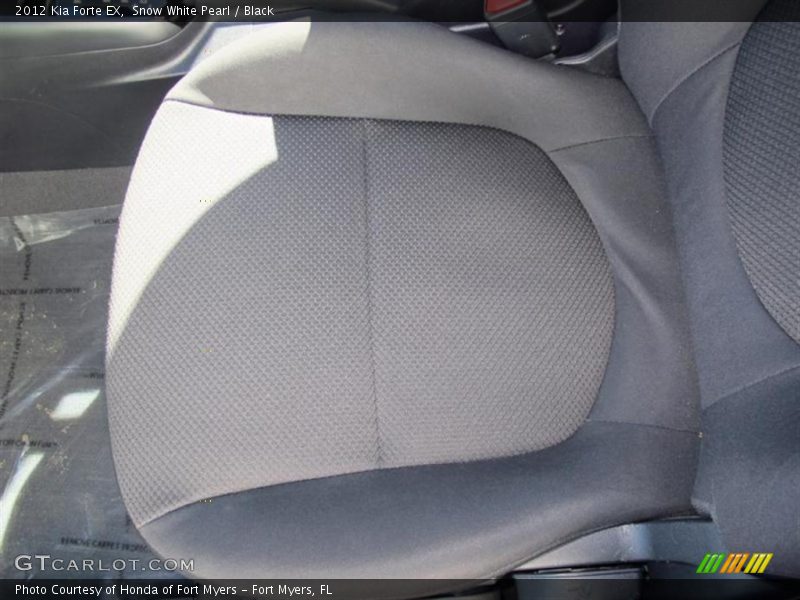 Snow White Pearl / Black 2012 Kia Forte EX