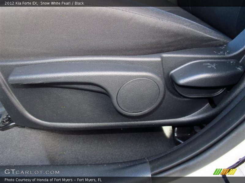 Snow White Pearl / Black 2012 Kia Forte EX
