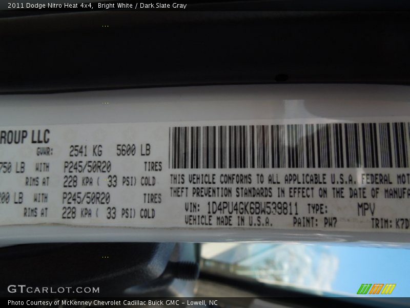 Bright White / Dark Slate Gray 2011 Dodge Nitro Heat 4x4
