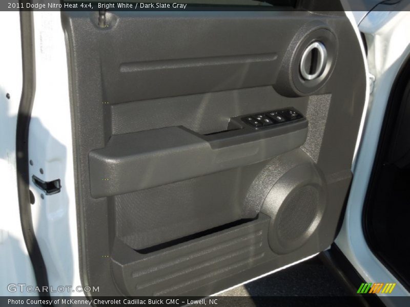 Bright White / Dark Slate Gray 2011 Dodge Nitro Heat 4x4