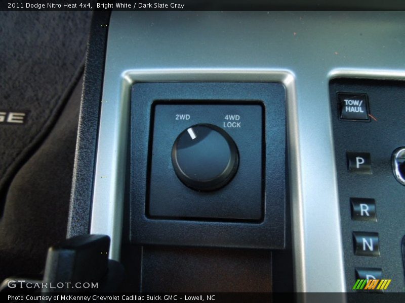 Bright White / Dark Slate Gray 2011 Dodge Nitro Heat 4x4