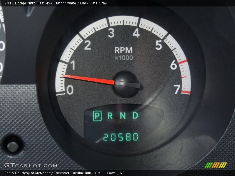Bright White / Dark Slate Gray 2011 Dodge Nitro Heat 4x4