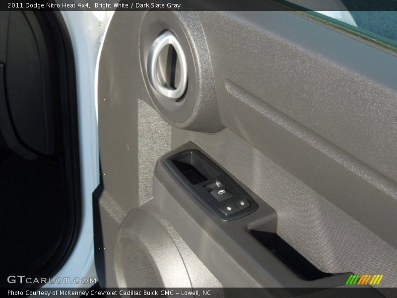 Bright White / Dark Slate Gray 2011 Dodge Nitro Heat 4x4