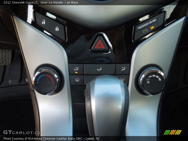 Silver Ice Metallic / Jet Black 2012 Chevrolet Cruze LT