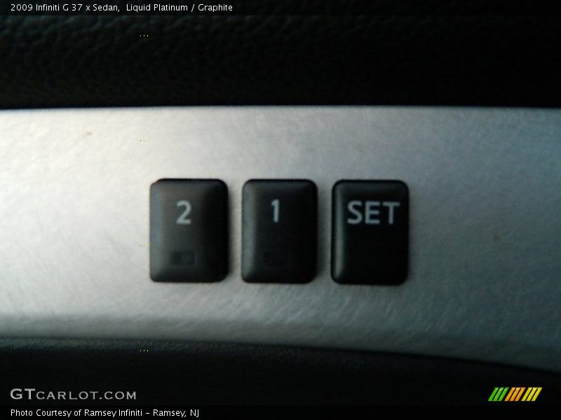 Liquid Platinum / Graphite 2009 Infiniti G 37 x Sedan