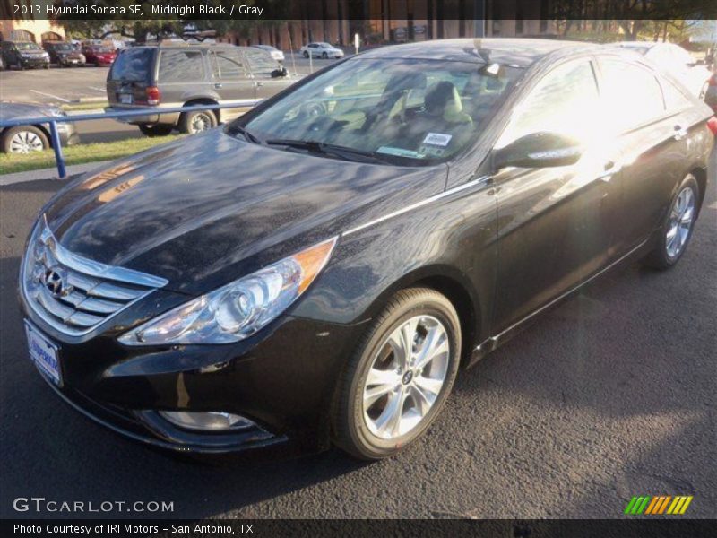 Midnight Black / Gray 2013 Hyundai Sonata SE