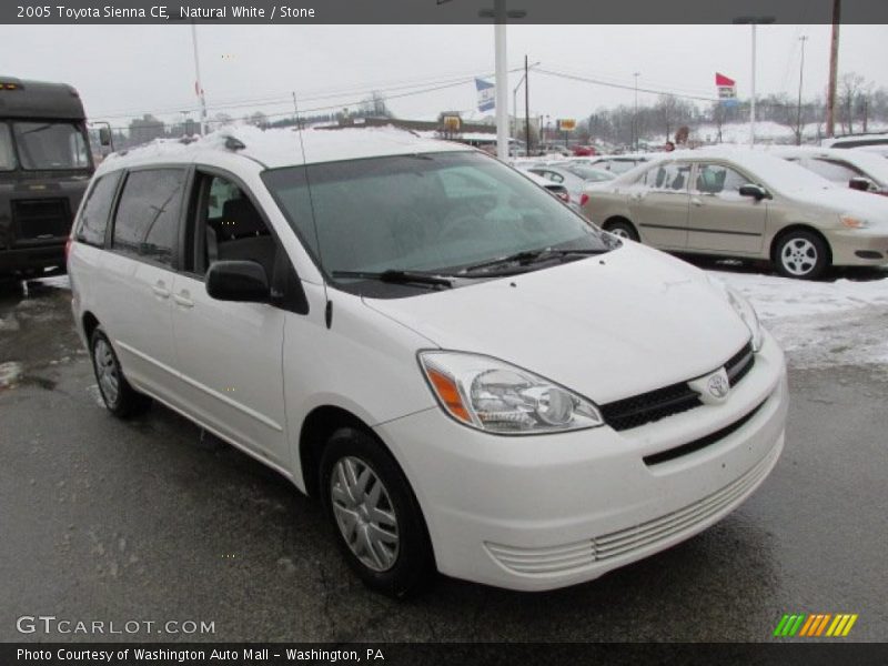 Front 3/4 View of 2005 Sienna CE