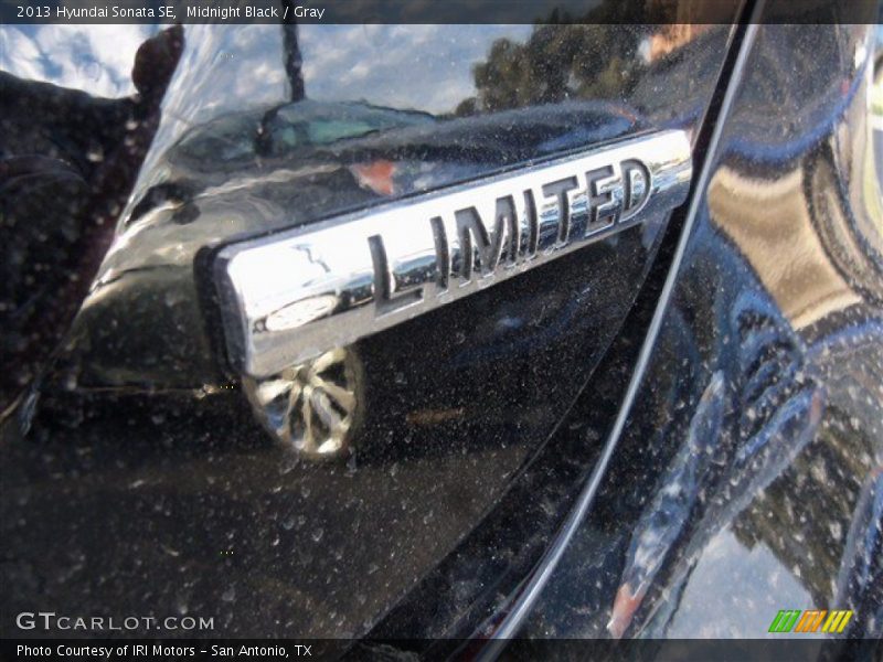 Midnight Black / Gray 2013 Hyundai Sonata SE