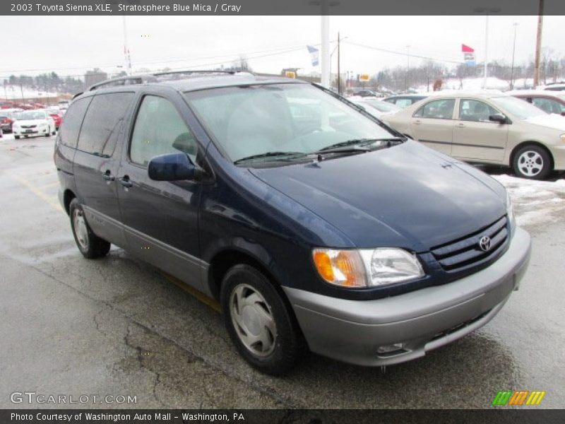 Front 3/4 View of 2003 Sienna XLE